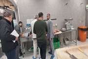 رئیس اداره دامپزشکی شهر تهران از مراکز قطعه بندی وابسته به عرضه واقع در فروشگاه های زنجیره ای رفاه بازدید کرد