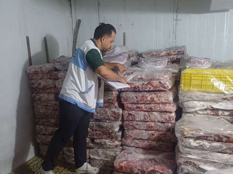 کشف و ضبط بیش از یک تن فرآورده خام دامی فاقد هویت در یک سردخانه غیرمجاز